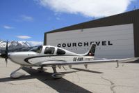 OE-KMR in Courchevel Altiport